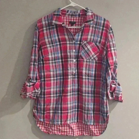 Talbots women's medium‎ pinks & blues plaid 3/4 sleeve 4 button v-neck top - Picture 1 of 5